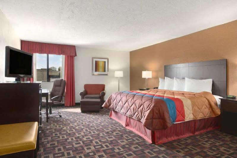 Ramada Inn Tulsa Jenks Экстерьер фото