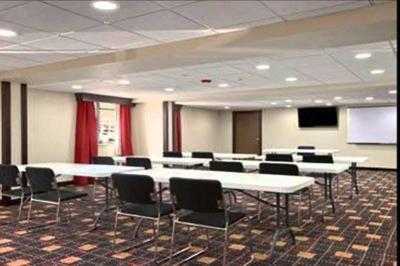 Ramada Inn Tulsa Jenks Экстерьер фото